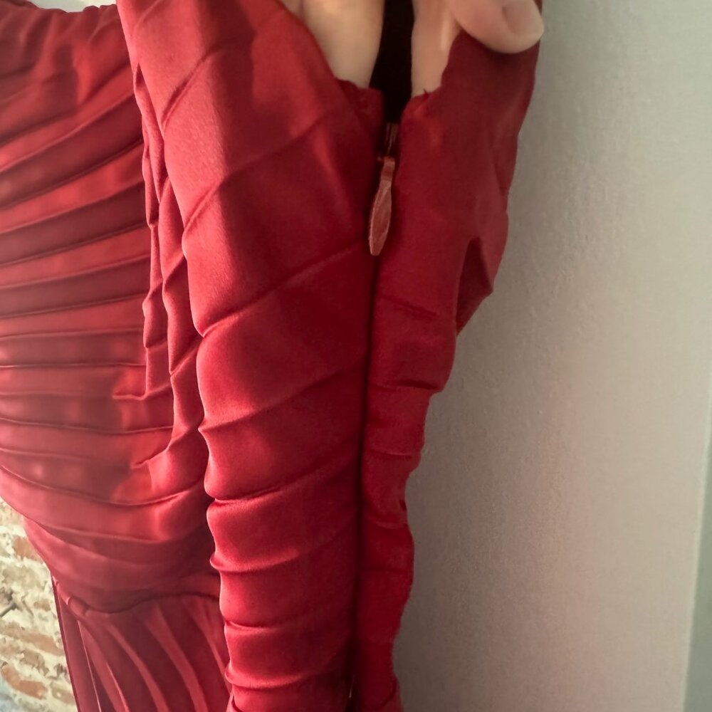 Red A&F Giselle Pleated One-Shoulder Maxi Dress - M Tall - Picture 2 of 5